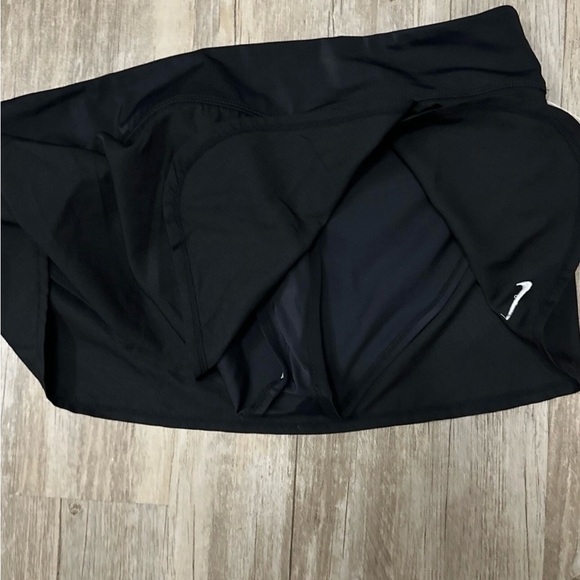 Nike Women's Black Athletic Shorts - Picture 6 of 9
